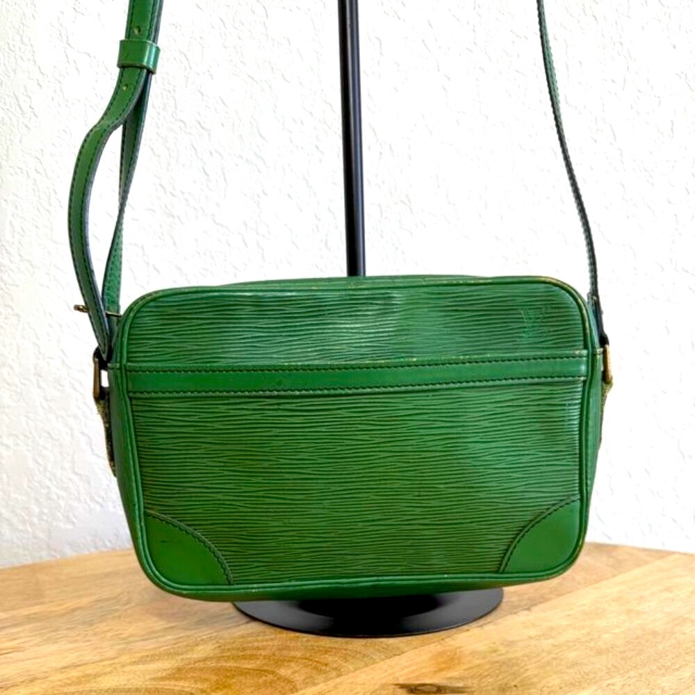 Louis Vuitton Green Epi Crossbody Bag - Picture 2 of 10